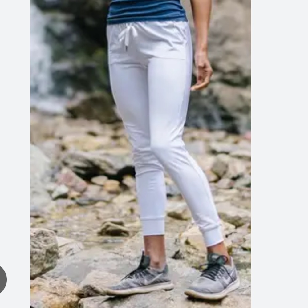Zyia white unwind joggers